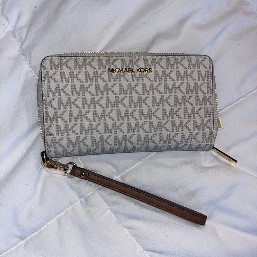 Brand New Michael Kors Wristlet